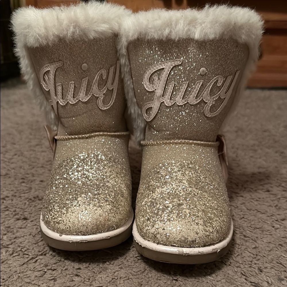 Juicy Couture Gold and White Glamorous Winter Accessories
